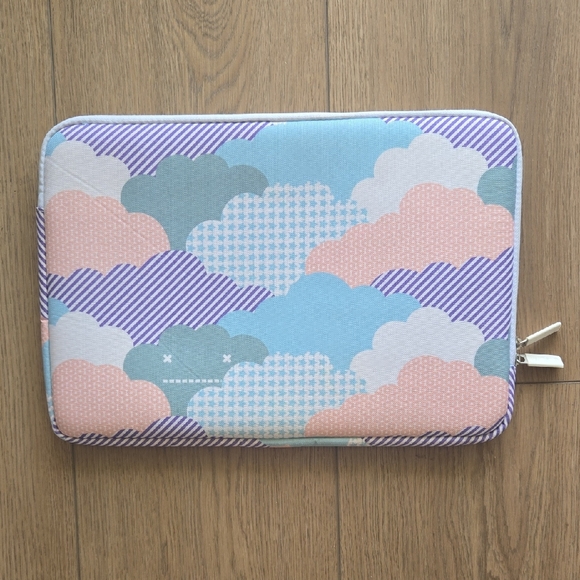 Cloud Pattern 13in - 15in Laptop or Tablet Sleeve - Picture 1 of 8